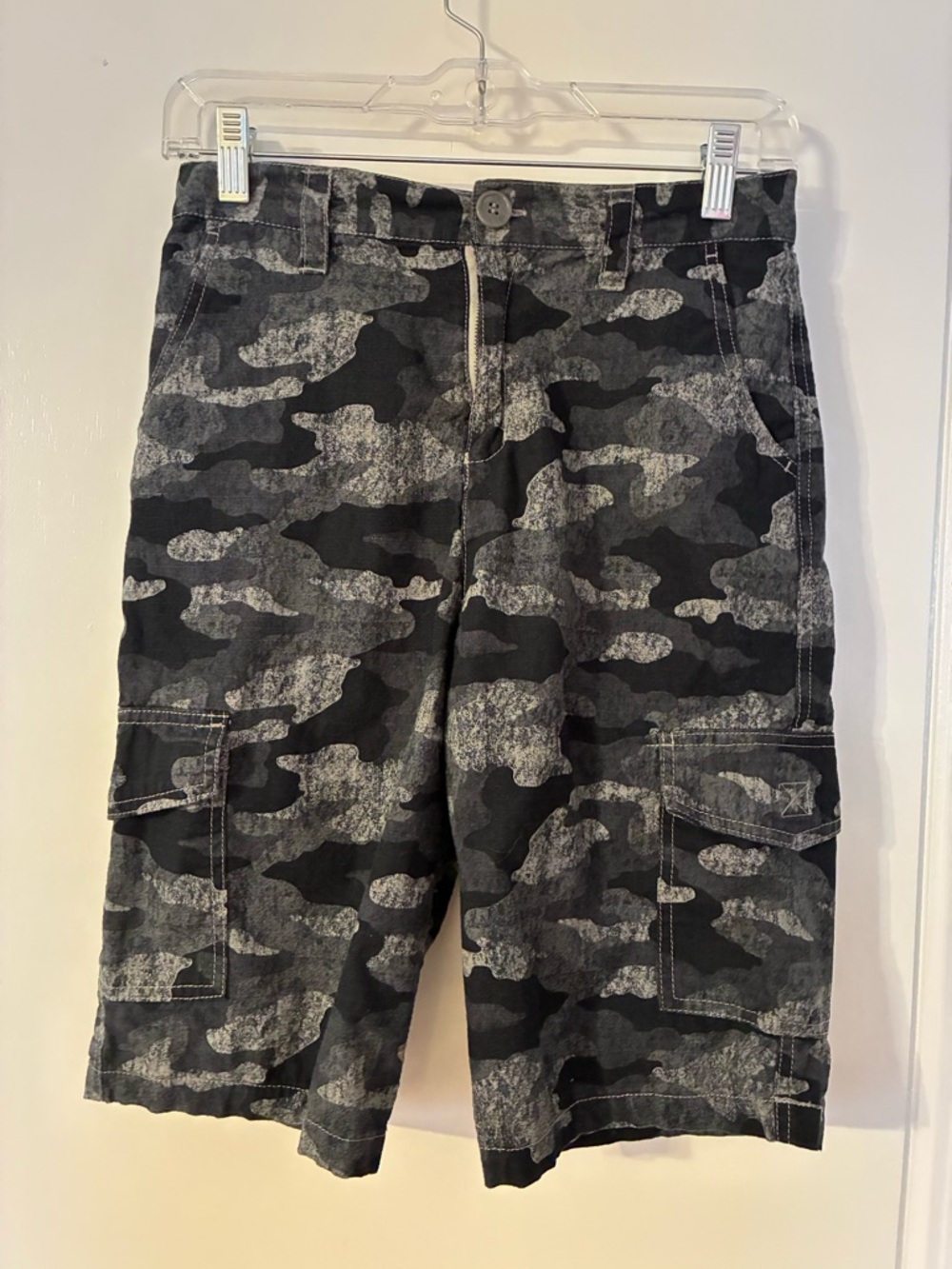 Fission Boys size 14 Gray & Black Camo Cargo Shorts